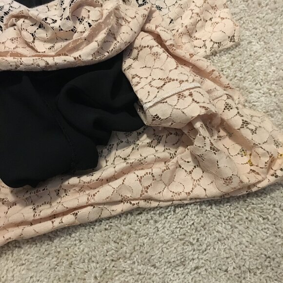 Champagne Pink Floral Lace Short Sleeve Top - Picture 15 of 15